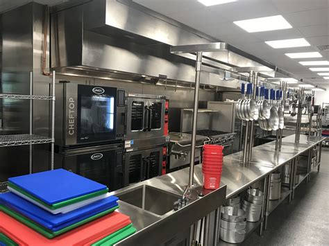 Restaurant equipment for sale - City Food Equipment sells and services restaurant equipment and commercial kitchen supplies to restaurants, bars, deli's, bakeries, grocery stores, foodservice establishments, and home chefs. We specialize in refurbished and used mixers, slicers, grinders, meat saws from brands like Hobart, Berkel, Bizerba, Globe more. 